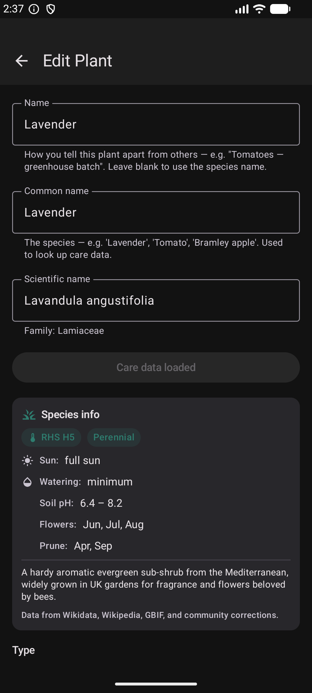 Plant detail in dark mode showing Lavender species info and care requirements